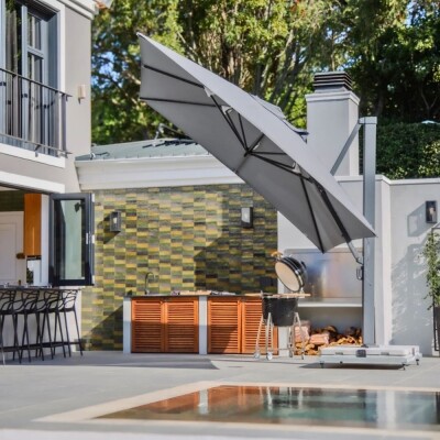3.5m Square Ecru Cantilever Deluxe Parasol (Incl Cross Base & Pavers)