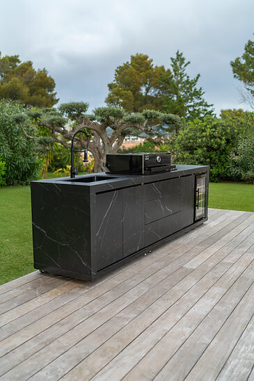 Rockbeam Shakespeare Black Hi-Top Kitchen