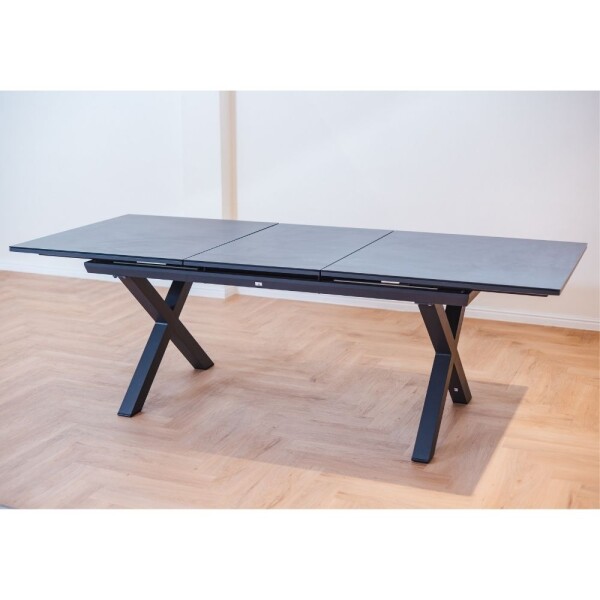 Eclipse Extendable Table